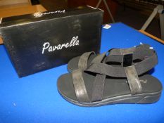 *Pavarella Size: 8 Black Shoes