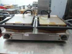 * Electric contact grill with 2 separate cooking areas. Cooking space - 2 x 280w x 280d