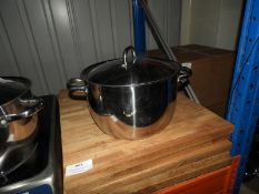 *Twin Handled Stainless Steel Pan with Cover