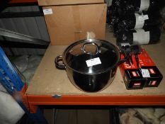 *Twin Handled Stainless Steel Pan with Cover