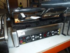 * Buffalo double contact grill cooking area 450w x 240d