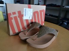 *Fit Flop Gold Flip Flops Size: 5