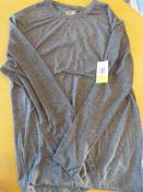 *32° Heat Size: S Grey Crew-Neck Top