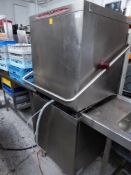 * Maidaid D2020 dishwasher with 2 feed tables. Left feed with shelves and trays - 1500w. Right