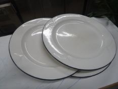 * plates with blue rim x 20+