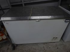 * Esta S/S topped chest freezer. 1300w x 750d x 900h