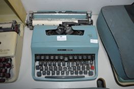 Olivetti Lettera 32 Manual Typewriter