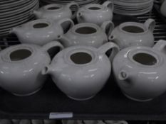 *18 x white tea pots (no lids)