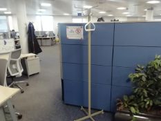 *10 Mixed Hat & Coat Stands - (Items May Vary to Picture Shown)