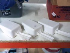 * 3 x white plastic scoops