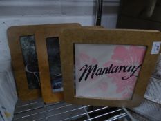 * 3 x square frames