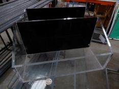 * 2 x acrylic tubs