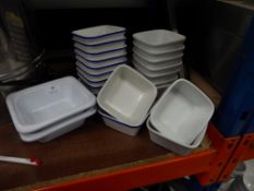 * 22x assorted ceramic 'pie' dishes