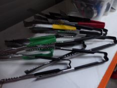* 15 x assorted tongs