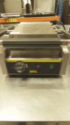 * Buffalo CD474 contact grill - cooking area 220w x 260d