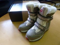 *Girl's Snowflake Texapore Boots in White Sand Siz