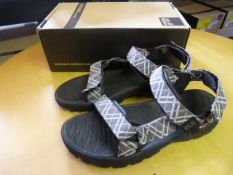 *Women's 7 Seas Sandals Size: 8