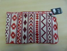 *Women's Hazelton Scarf in Scarlet (One Size)