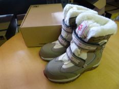 *Girl's Snowflake Texapore Boots in White Sand Siz
