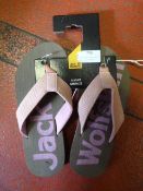 *Eezy W Sand/Rose Sandals Size: 3