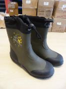 *Child's Mud Boots in Granite Size: 33