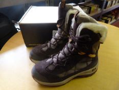 *Pair of Women's Icey Park Texapore Boots in Mocca