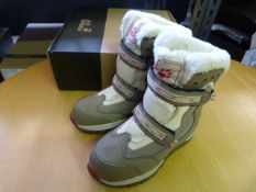 *Girl's Snowflake Texapore Boots in White Sand Siz