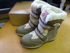 *Girl's Snowflake Texapore Boots in White Sand Siz
