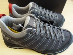 *Women's Scrambler Low Shoes in Phantom/Light Grey