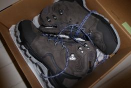 * pair of altiplano woman's walking boots size 5