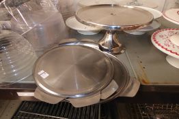 * Stainless steel cake display plinth + 4 cake platters