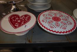 * 2 decorative ceramic cake display plinths