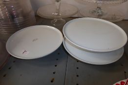 * 3 white ceramic cake display plinths