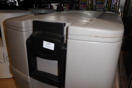 * Rubbermaid insulated carrying box 800 x 450 x 400