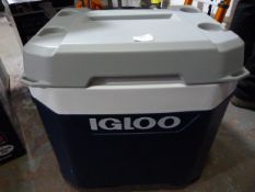 *Igloo Cool Box on Wheels