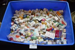 Collection of 900+ Vintage Sugar Cube Packets from Around the World