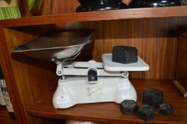 The Queen Vintage Scales