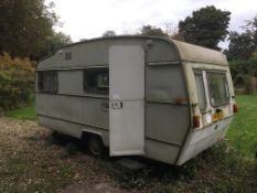 Musketeer Single Axel Caravan