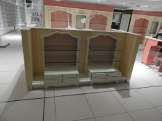 *Cosmetics Display Unit