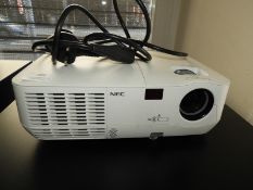 *NEC NP215 LCD Projector