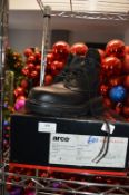 Arco Size: 7 Safety Boots