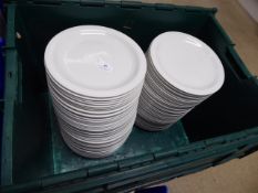 * 100 white dinner plates 23 centimetres