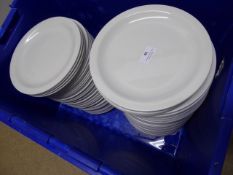 * 100 white dinner plates 23 centimetres