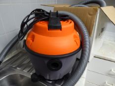* coopers wet and dry vacuum with spare head boxed