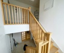 1 x Solid Wood Oak Staircase With Gallery Landing And Balustrade - NO VAT ON THE HAMMER