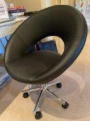 1 x Contemporary Black Office Swivel Chair With Chrome Base - CL636 - Location: Hale, Cheshire,