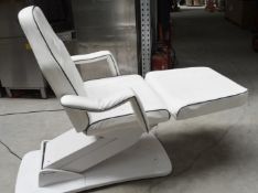 1 x Professional Electric-Hydraulic Massage Table Spa Bed With REM 3-Function Remote Control