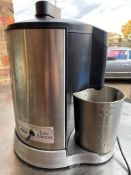 1 x Waring Kitchen Classics Juice Extractor With Stainless Steel Finish - CL667 - Location: