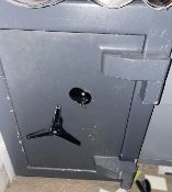 1 x Large Security Safe Wth Key - Dimensions: H66 x W49 x D50 cms - CL674 - Location: Telford, TF3