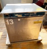 1 x Alto-Shaam Food Warming Holding Cabinet on Castors - Stainless Steel Exterior - CL667 - Ref: